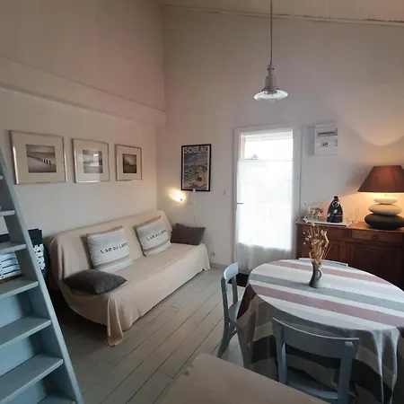 Cosy A 2 Pas De La * 술락쉬르메르